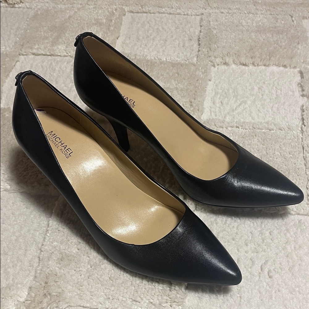 Michael Kors Classic Black Heels - Picture 2 of 6
